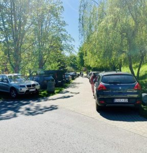 Parkowanie na terenach zielonych w Rzeszowie. Problem z parkowaniem czy mentalnością?
