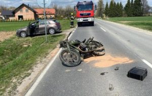 Pijany motocyklista zderzył się z ciągnikiem rolniczym. Miał ponad 2,5 promila