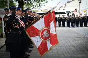 Podkarpaccy strażacy świętują jubileusz 75-lecia. Figura św. Floriana wróciła na swoje miejsce [ZDJĘCIA]
