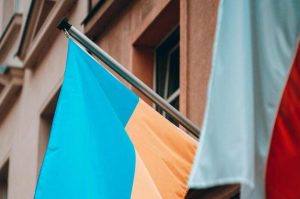 Podmieniona tablica na pomniku UPA na Podkarpaciu. Jest wspomnienie ludobójstwa na polskiej ludności