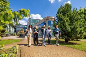 30 lat tradycji i innowacji – dołącz do grona studentów WSPiA