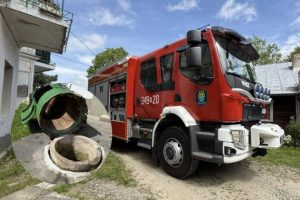 67-letnia kobieta wpadła do studni z wodą. Pomoc przyszła w ostatniej chwili [ZDJĘCIA]