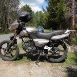 Motocyklista wjechał w ogrodzenie. Z obrażeniami trafił do szpitala