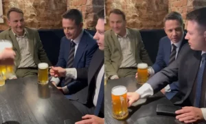 Niedawno Mentzen niemal wygrał z Trzaskowski na Podkarpaciu. Dziś oskarżany jest o "zdradę ideologiczną"