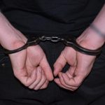 Policjanci złapali "odbieraka" pieniędzy od seniorek. Grozi mu 8 lat więzienia [WIDEO]