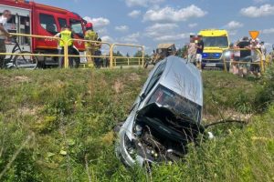 19-latek wyprzedzał na moście. Wtedy doszło do zderzenia z ciągnikiem