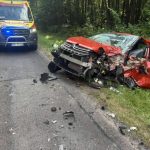 Groźny wypadek w Dymitrowie Dużym. Zderzenie czołowe samochodu osobowego z dostawczym