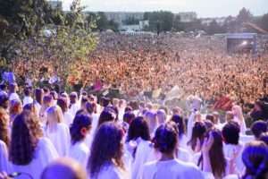 Koncert Jednego Serca Jednego Ducha w czwartek w Rzeszowie. Tłumy wiernych w Parku Sybiraków