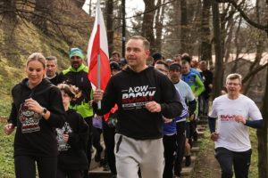 Nawrocki nabiera rozpędu. Late poll z 90 proc. komisji: Nawrocki - 51 proc., Trzaskowski - 49 proc.