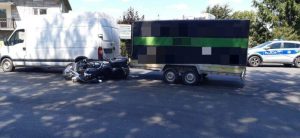 Niebezpieczny wypadek w Zarzeczu. Motocyklista trafił do szpitala
