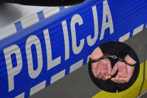 Poszukiwany przestępca sam zgłosił się na policję. Okazało się, że był pijany