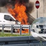 Pożar samochodu przy drodze S19 pod Rzeszowem [ZDJĘCIA]