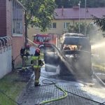 Spłonęła karetka pogotowia przed szpitalem na Podkarpaciu. Na szczęście nikt nie ucierpiał [ZDJĘCIA]