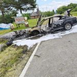 Tragiczny wypadek. Po zderzeniu motocykl i samochód stanęły w płomieniach