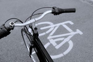 Trzy wypadki z udziałem jednośladów w Rzeszowie. Dwaj motocykliści i rowerzysta zostali ranni