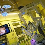 Ukraińscy chirurdzy szkolą się w Rzeszowie. Będą operować robotem da Vinci