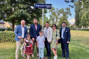 W austriackim Klagenfurcie otwarto Rzeszów-Park. Prezydent Fijołek w mieście partnerskim [ZDJĘCIA]