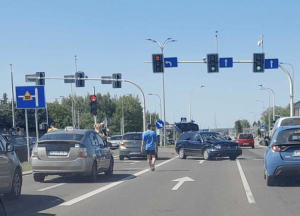 Zderzenie na skrzyżowaniu Warszawskiej i Myśliwskiej w Rzeszowie. Niedzielne popołudnie w korku