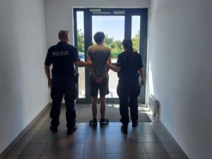 18-latek ugodził nożem pijanego mężczyznę, który zaczepiał przechodniów