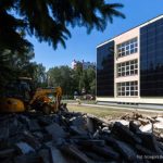 Koniec z betonowymi boiskami! Prawie 10 tysięcy metrów zieleni do końca wakacji