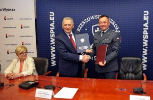 Nowa droga do kariery. Rzeszowska uczelnia zacieśnia współpracę ze Służbą Więzienną