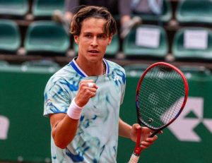 Rzeszowianin triumfuje na Wimbledonie! Alan Ważny pokazał klasę