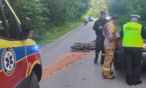 Tragiczny wypadek z udziałem motocyklisty i seniora. Nie żyje 21-letni kierowca