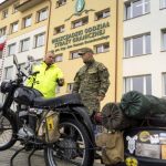 Zawodowo nosi mundur, w wolnym czasie przywraca do życia zabytkowe, polskie motocykle. Funkcjonariusz SG z nietypową pasją