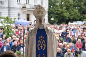 Ruszyła 48. pielgrzymka z Rzeszowa na Jasną Górę. Zebrała ona blisko 2 tysiące wiernych
