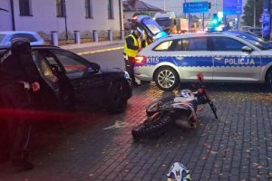 15-latek bez uprawnień na motocyklu. Uszkodził radiowóz podczas próby ucieczki [ZDJĘCIA, WIDEO]