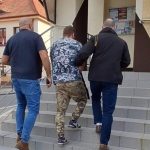 Brutalny atak na przystanku autobusowym. Pijani mężczyźni napadli na kobiety