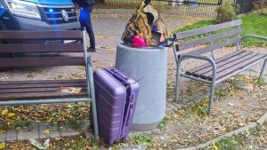 Chwila nieuwagi podczas fotografowania Rynku. Policjanci odnaleźli skradzioną walizkę turystki nad Wisłokiem
