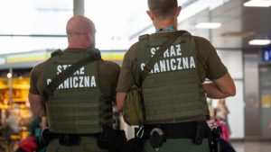 Jasionka: Interwencja SG wobec agresywnego pasażera. Mandat za zagrożenie dla bezpieczeństwa lotu