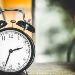 Jutro rosół zjesz „godzinę później”. Mieliśmy z tym skończyć. Co stanęło na przeszkodzie?