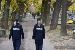 Łapy przy sobie! Policja przestrzega przed złodziejami przy okazji Dnia Wszystkich Świętych