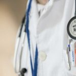 Ma 92 lata i ciągle leczy pacjentów. Dr Zbigniew Wlazło od 23 lat działa jako wolontariusz