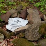 Mogiły z czasów wojen w podkarpackich lasach. W regionie są 53 takie cmentarze