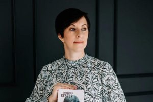 Pisarka z Rzeszowa zaskakuje. Mroczny thriller „Ósma Ofiara” nowym dziełem Katarzyny Bester