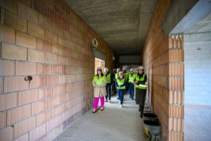 Trwa budowa żłobka w Jasionce. Wojewoda podkarpacka pokazała postęp prac