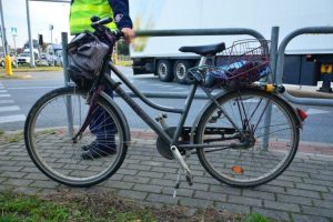 81-letni rowerzysta trafił do szpitala po wypadku z udziałem ciężarówki