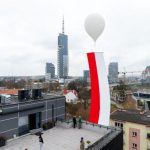 Balon z 20-metrową biało-czerwoną flagą wzniósł się już w rzeszowskie powietrze