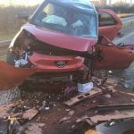 Czołowe zderzenie na drodze krajowej nr 77 na Podkarpaciu. Trzy osoby trafiły do szpitala [ZDJĘCIA]