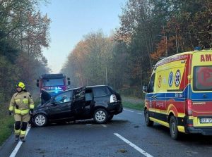 Dachowanie samochodu w Tryńczy. 9-latka w szpitalu