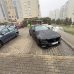 "Internetowym konfidentom życzę awansu". Właściciel fury tłumaczy, dlaczego zajmuje dwa miejsca