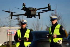 Jak rzeszowska drogówka używa dronów? Działania „Czerwone Światło – STOP” [FILM]