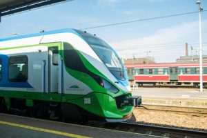 Modernizacja linii kolejowej w regionie sparaliżuje ruch na miesiące. Samorząd odpowiada na krytykę