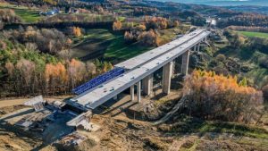 Najwyższa estakada w Polsce pnie się w górę. Sprawdzamy postęp prac na S19 Babica-Jawornik [ZDJĘCIA]