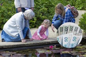 Pieniądze dla rodzin na Podkarpaciu. Ponad 5 tys. osób korzysta z dodatku. Komu przysługuje?