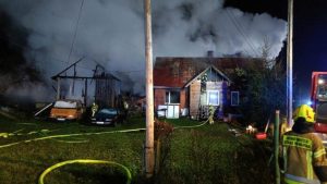 Pożar domu w Komańczy. Akcja gaśnicza trwała niemal 7 godzin