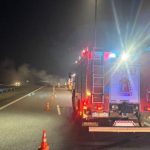 Pożar samochodu osobowego na autostradzie A4. Połowa auta spalona